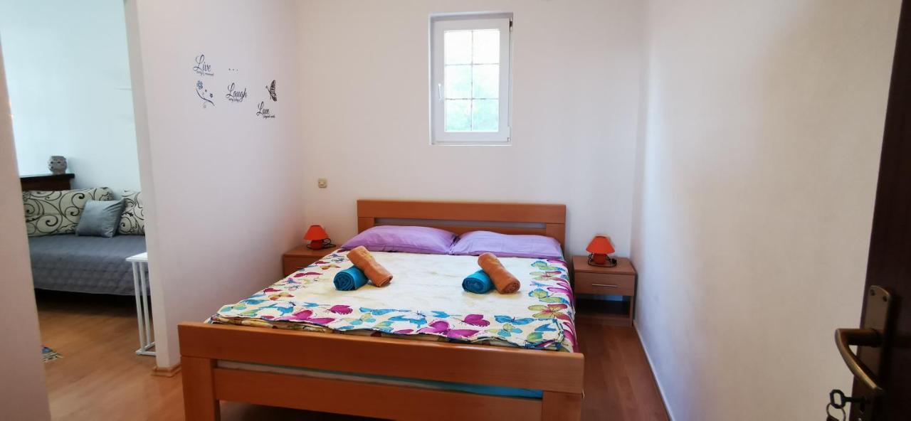Apartmani Marija Kolan Eksteriør billede